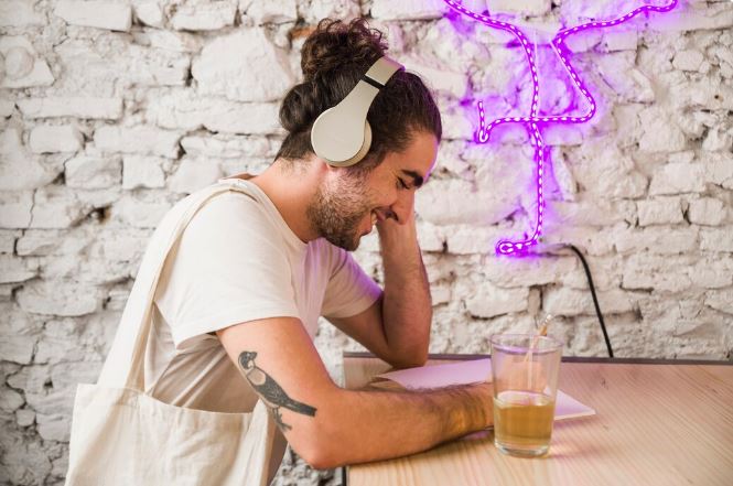 Digital Addiction and Design: The Psychology Behind Infinite Scroll