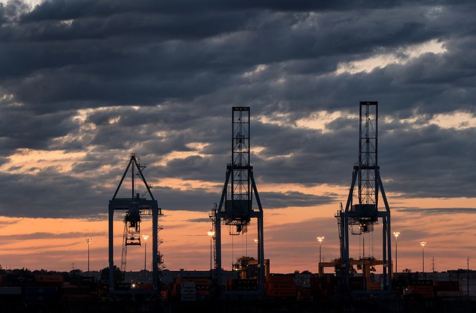 russian oil surges as iran war creates a new energy power vacuum